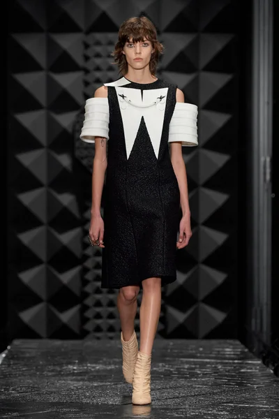 Look 12